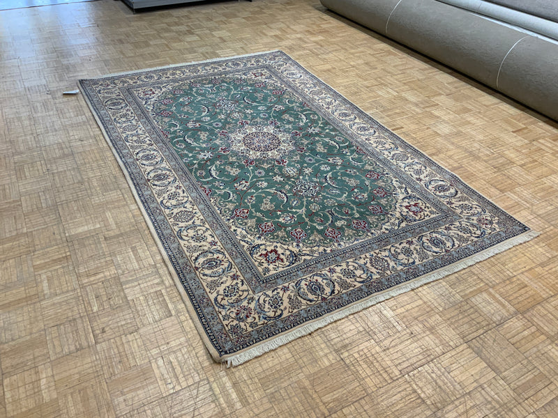 SEMI-ANTIQUE 5ft. x 9ft. TRADITIONAL NAIN