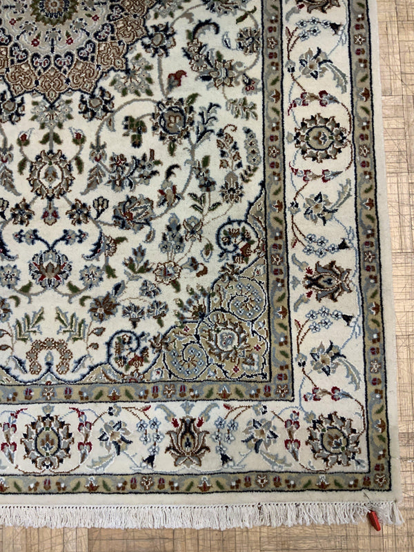 LIKE NEW 4ft. x 6ft. TRADITIONAL KASHAN - David Tiftickjian & Sons