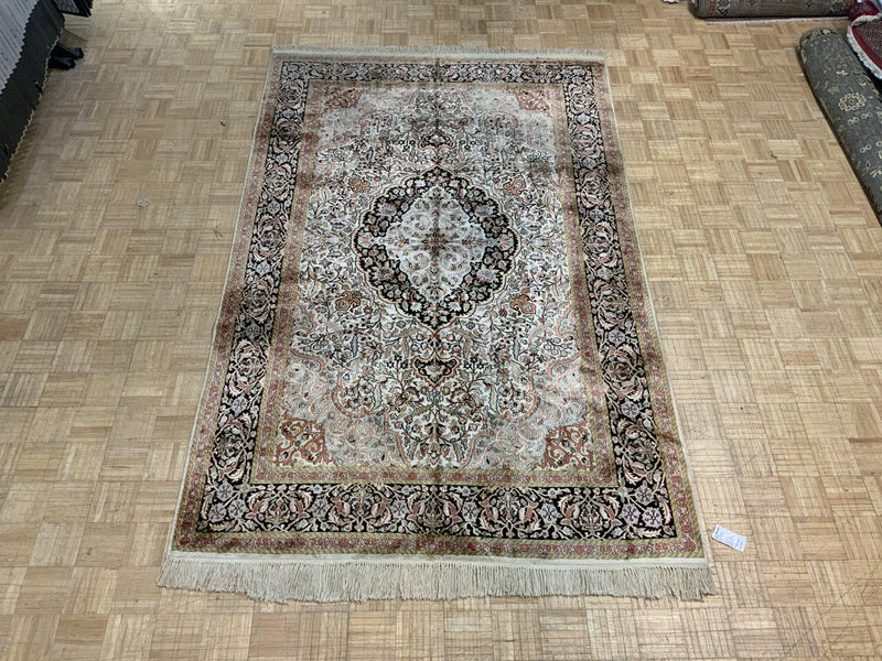 VINTAGE 6ft. x 9ft. TRADITIONAL TABRIZ - David Tiftickjian & Sons
