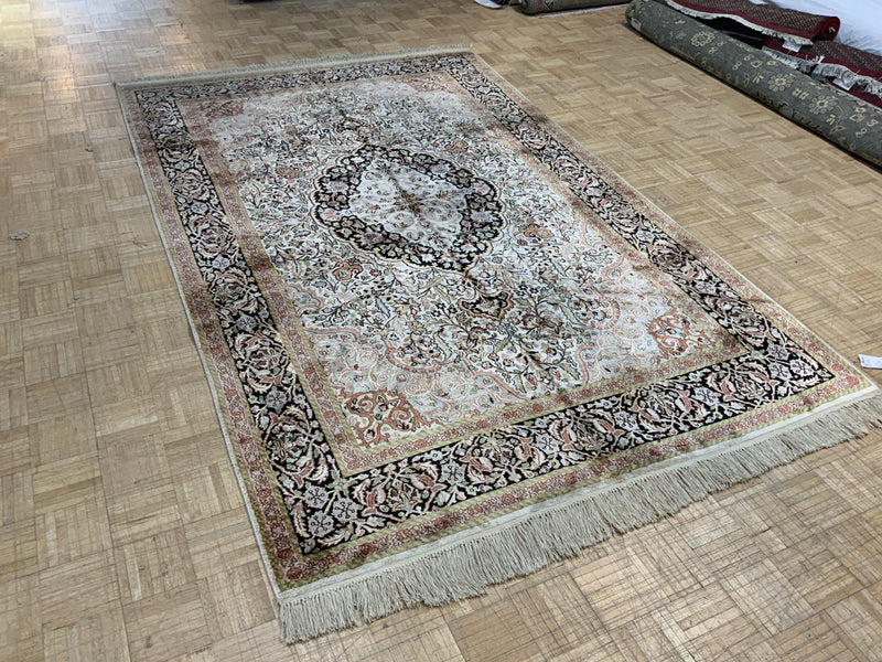 VINTAGE 6ft. x 9ft. TRADITIONAL TABRIZ - David Tiftickjian & Sons